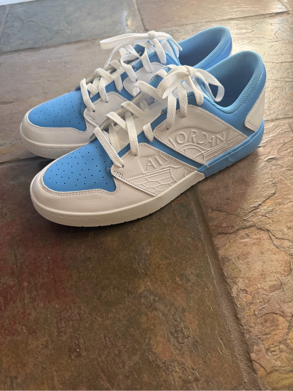 Nike Low-Top Golf Sneakers in White and Light Blue